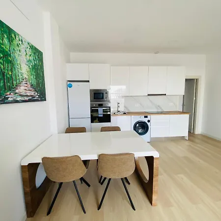 Atlantico Plaza 8a - 3 Beds - 2 Baths *